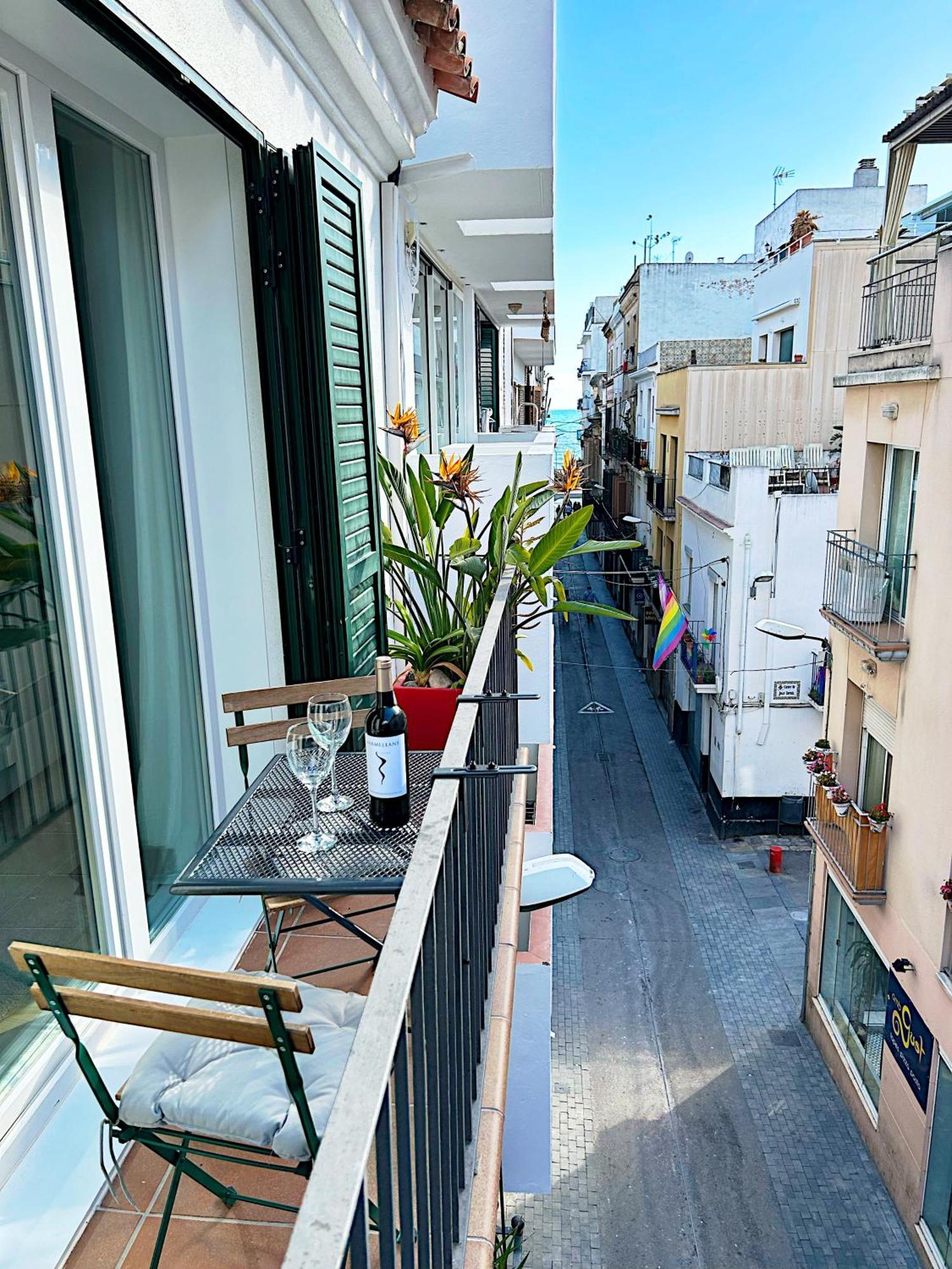 Abbott Apartment - 1 Min From The Beach - 100M2 - Sleeps 8 시체스 외부 사진