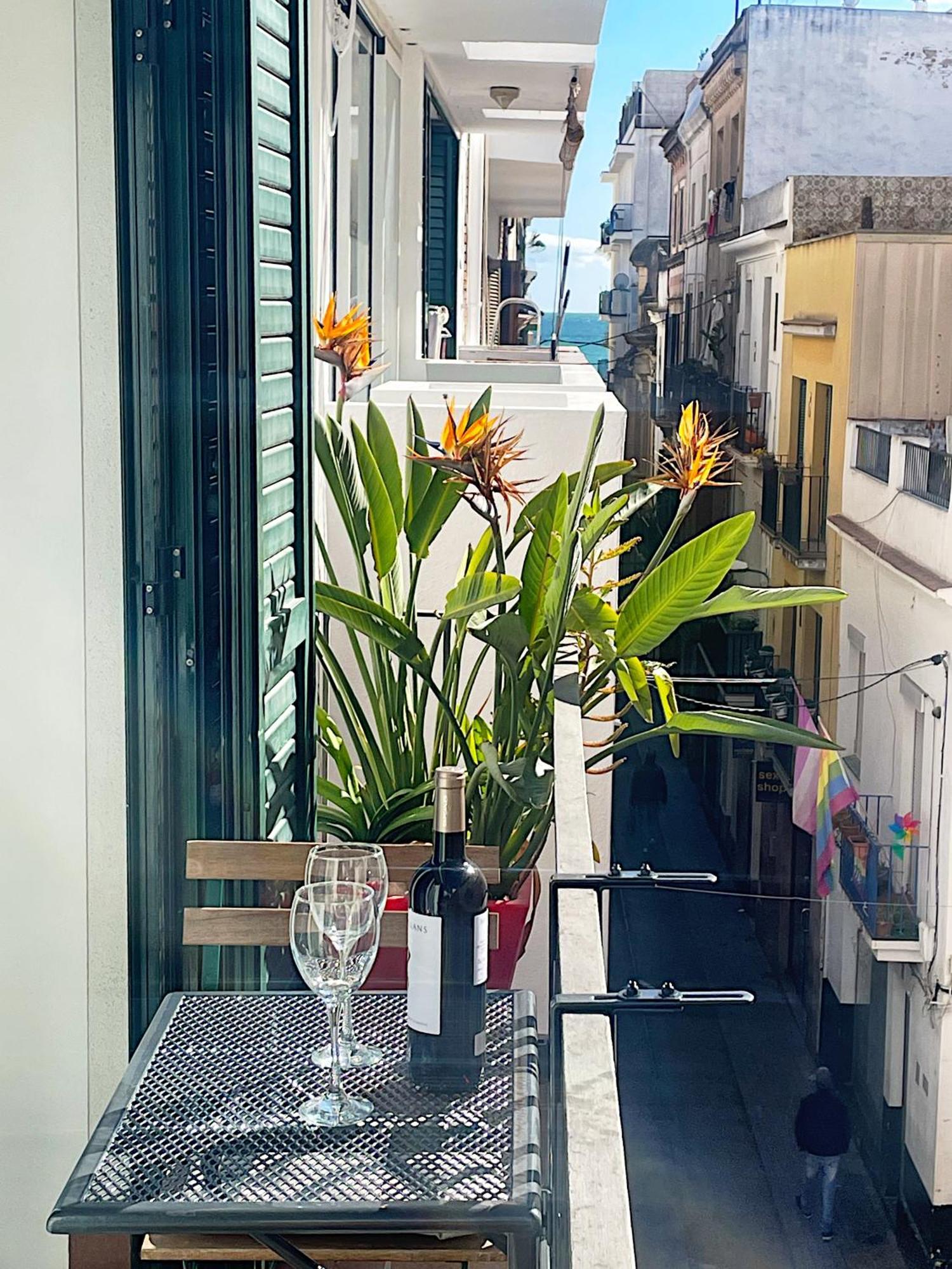 Abbott Apartment - 1 Min From The Beach - 100M2 - Sleeps 8 시체스 외부 사진