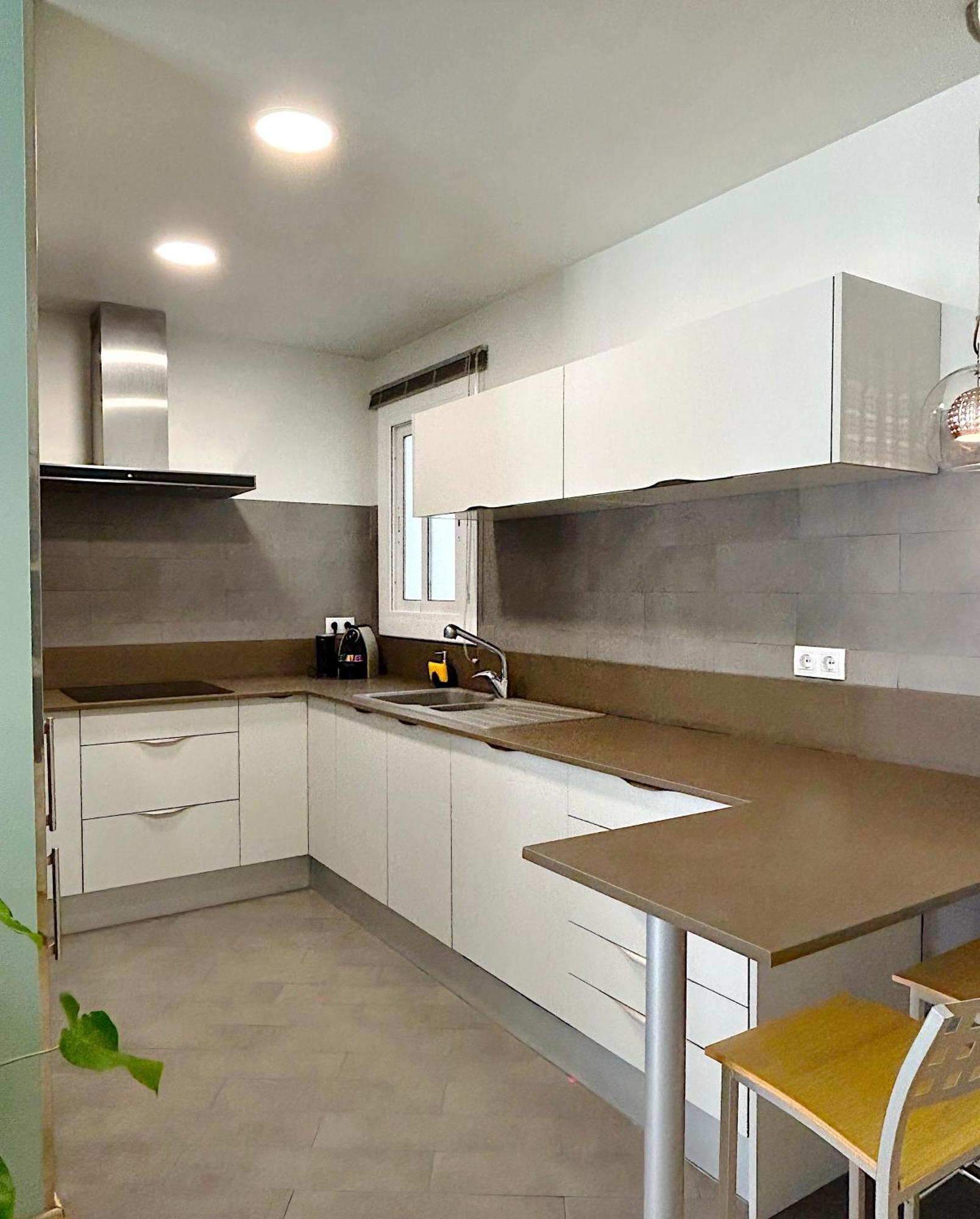 Abbott Apartment - 1 Min From The Beach - 100M2 - Sleeps 8 시체스 외부 사진