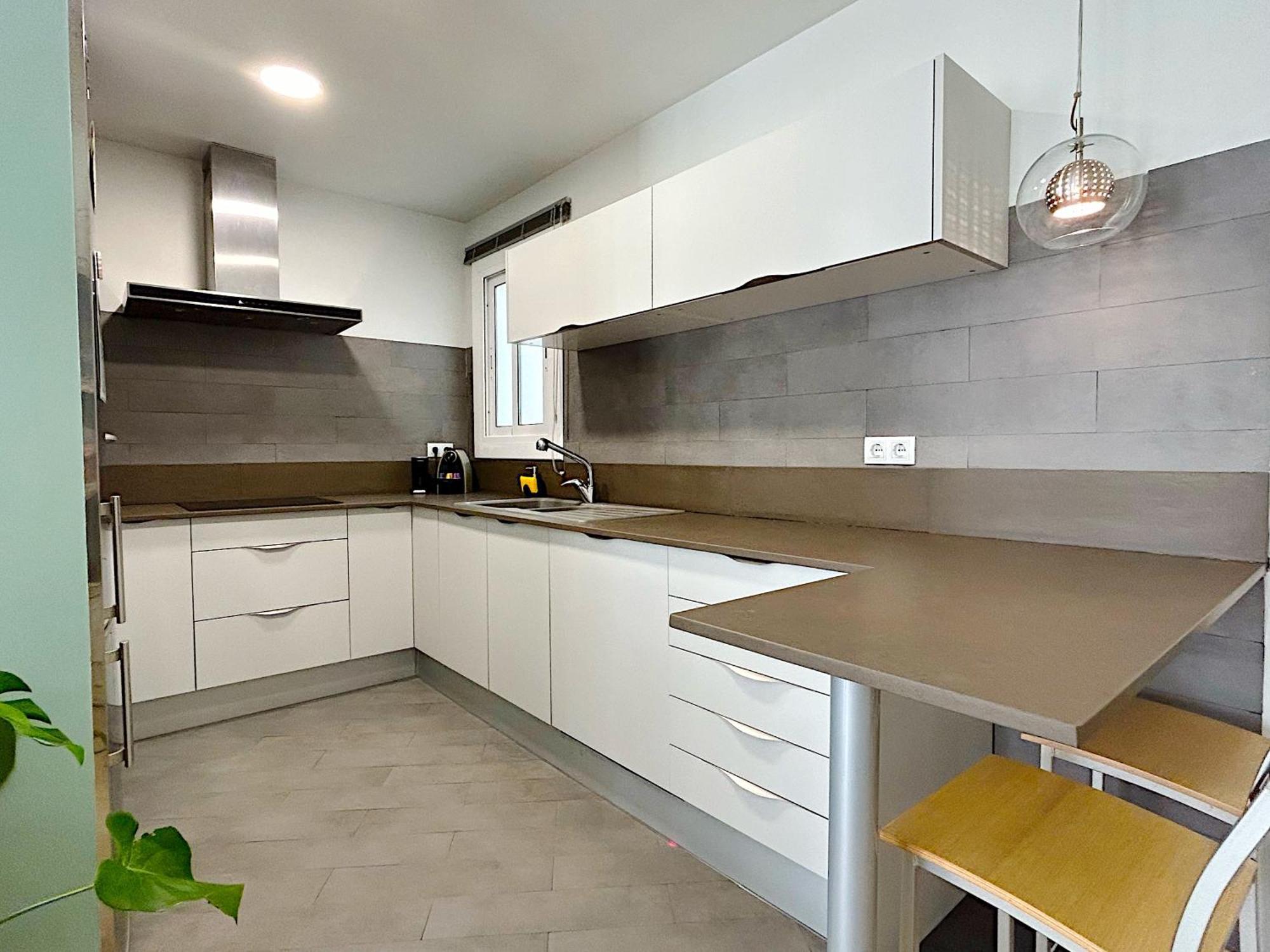 Abbott Apartment - 1 Min From The Beach - 100M2 - Sleeps 8 시체스 외부 사진